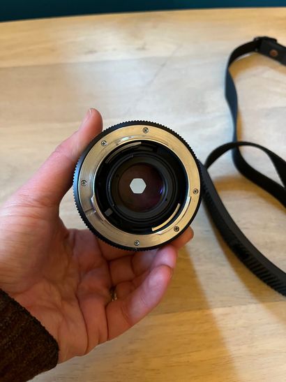 null Leica R4 camera and Summicron R lens Leitz Wetzlar 
Lot sold as is without warranty,...
