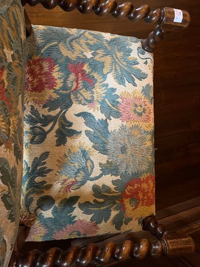 null Armchair in turned wood. 17th century. 
Upholstered in velvet with polychrome...