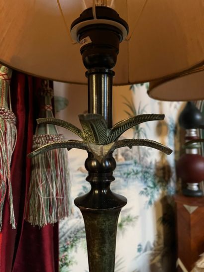 null Pair of metal lamps decorated with palm trees 
H : 44 cm

COLLECTION by APPOINTMENT...