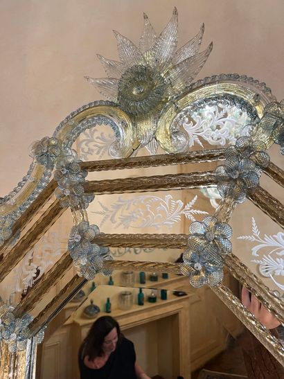 null Miroir octogonal à parecloses gravées en verre de Venise translucide et teinté...