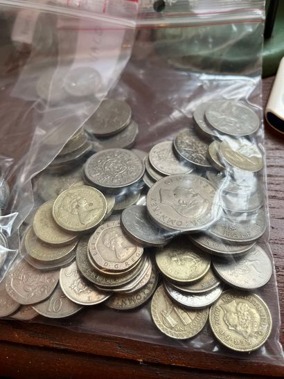 null Large lot of 20th century coins from different countries: France, USA, Vanuatu,...