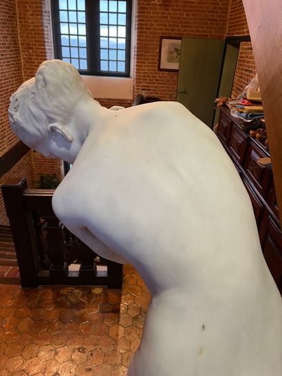 null Albert PASCHE (1873-1964)
"Venus wearing her hair" white marble. Signed on the...