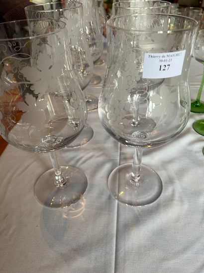 null Lot de verres à vins comprenant 11 verres à vin blanc et dix grands verres à...