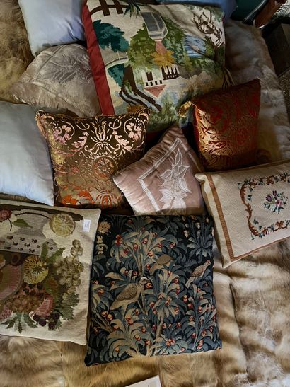 A batch of various cushions of which tapestry...