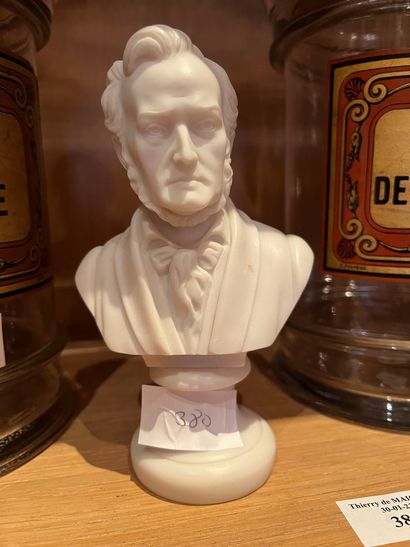 null Lot of various trinkets: two glass medicine jars, a resin bust of Wagner, a...