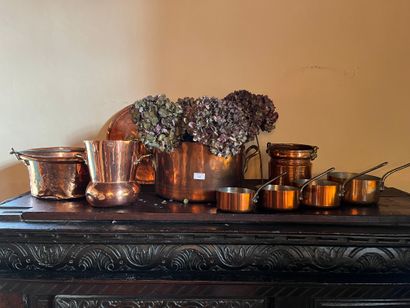 Lot of copperware including a series of saucepans,...