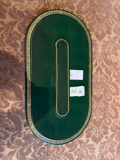 null Green leather element, gilding with iron to conceive the table plans 
41 x 22...