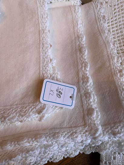 null Set of two tablecloths in cotton and crochet lace, one with an embroidered H...