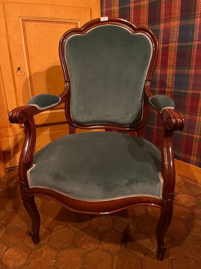 null Mahogany cabriolet armchair, scalloped back. 19th century. 
Upholstered in blue...