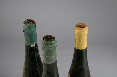 null 3 bouteilles RIESLING Hugel (ets, 1 de 1959 B, 1 de 1961 MB, 1 inconnu V)