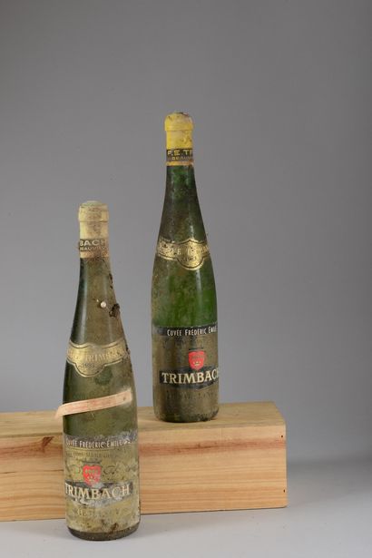 null 2 bouteilles RIESLING "cuvée Frédéric Émile V.T.", Trimbach 1983 (es, 1 liseret...