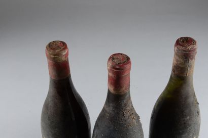 null 3 bouteilles BOURGOGNE Comte de Vogüé (SE ou peu illisibles, sauf 1 "Amoureuses"...