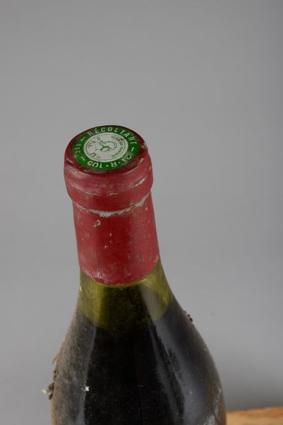 null 1 bouteille ÉCHEZEAUX, Henri Jayer 1981 (ela tachée, macaron très abîmé, bandeau...