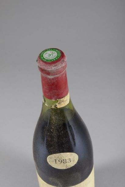 null 1 bouteille RICHEBOURG, Henri Jayer 1983 (es, tachée, bandeau très abîmé, L...