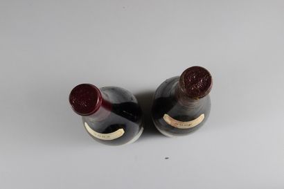 null 2 bouteilles CLOS VOUGEOT, Méo-Camuzet 2002 (elt, contre-étiquettes très ab...