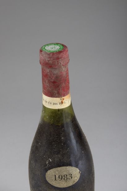 null 1 bouteille RICHEBOURG, Henri Jayer 1983 (es, très tachée, bandeau légèrement...