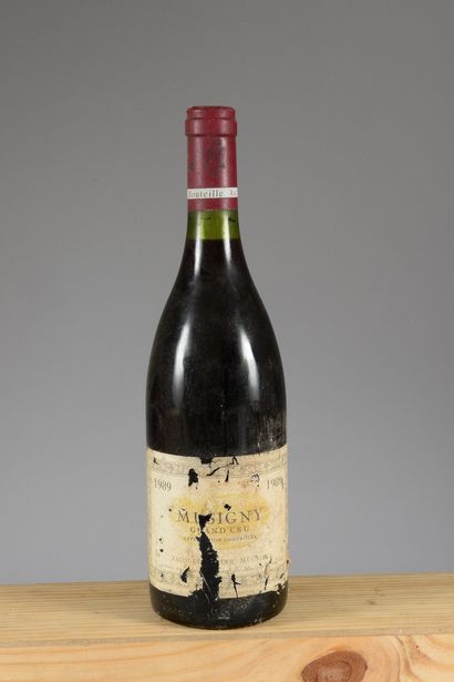 null 1 bouteille MUSIGNY, JF Mugnier 1989 (et,eta, caps très légèrement abîmée)