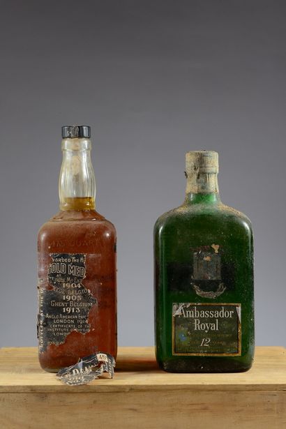 null 2 bottles WHISKY "Blended", (1 Ambassador Royal: Scotch whisky, corroded caps;...