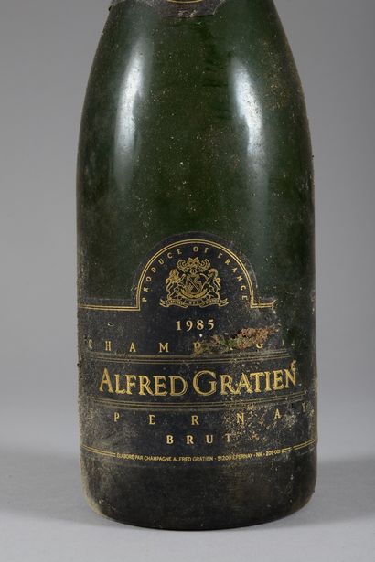 null 1 bottle CHAMPAGNE Alfred Gratien 1985 (ela)