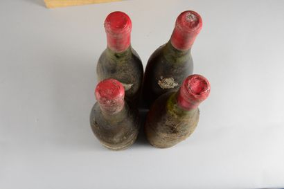 null 4 bouteilles POMMARD "Clos des Épeneaux 1er cru", Comte Armand 1961 (1 eta,...