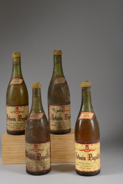 null 4 bouteilles ARBOIS PUPILLIN, Bouillert 1979 (1 elt, 3 ett, caps cire abîmées,...