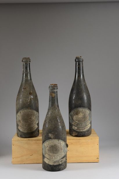 null 3 bouteilles ROMANÉE Jules Régnier 1911 (tachées, 1 MB, 2 B, capsule entièrement...