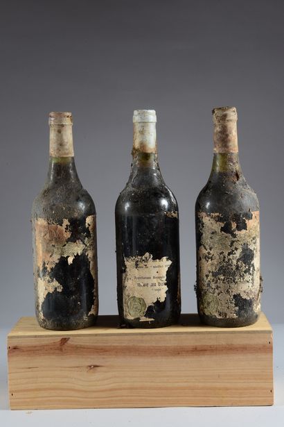 null 3 bouteilles BANYULS "Vieilles Vignes", Domaine "Mas Blanc" 1966 (ett, en lambeaux,...