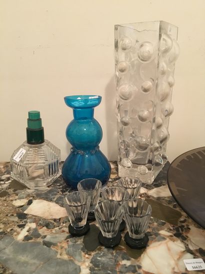 null Manette de verrerie dont vase en verre fumé gris, coupe Schneider, vase émaillé,...
