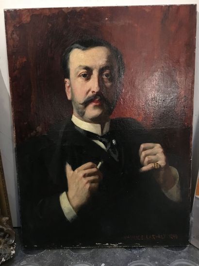 null Portrait d'homme à la cigarette 
Huile sur toile portant signature Maurice Karvaly...