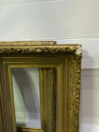 null Lot de deux cadres en bois et stuc doré dit Barbizon, XIXe
63 x 43,5 x 13 cm...