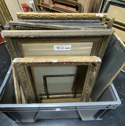 null Caisse de baguettes diverses et variées, certaines avec leurs verres
Mauvais...