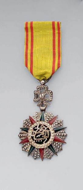Croix d'officier de l'ordre du Nicham Iftikar...