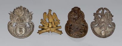 null Quatre plaques de shako Louis-Philippe de la garde nationale : une d'artillerie...