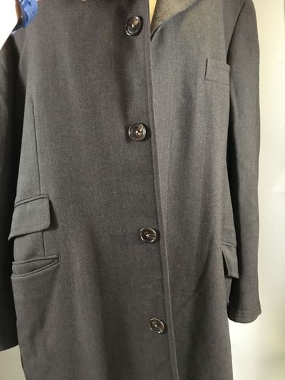 null HERMES Paris 
Brown mottled wool coat, notched collar, single breasted. Size...