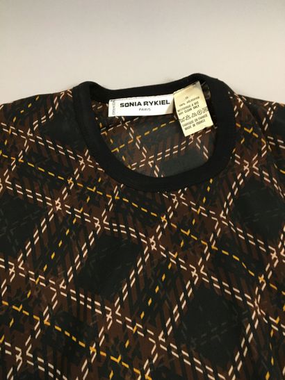 null Sonia RYKIEL
Set including a velvet bomber with black and brown checks, and...