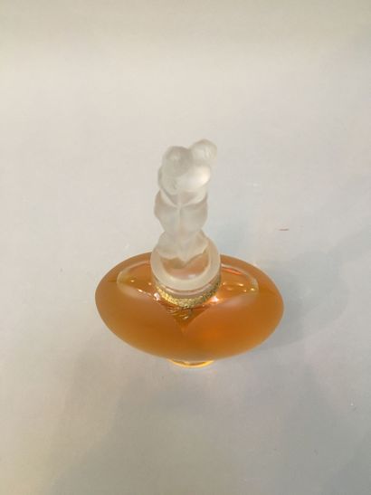 null Lalique parfums - "L'Amour" - (1997)
Flacon en cristal incolore et dépoli pressé...