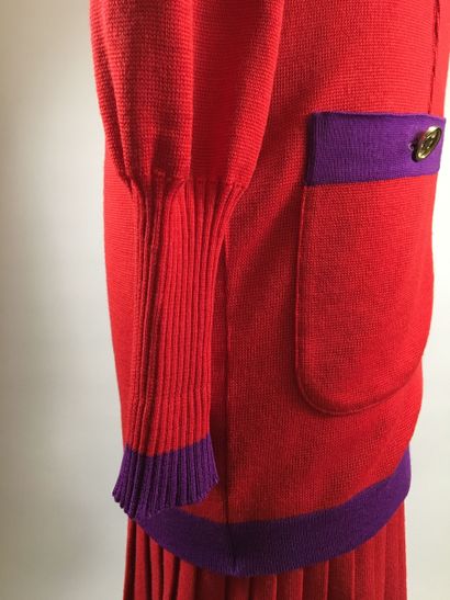 null CHANEL Boutique Fall Winter 1991: Red and purple woolen outfit, round neckline,...
