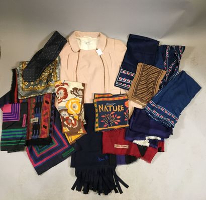 null Yves SAINT LAURENT Nina RICCI, BALENCIAGA, LANVIN, CARVEN
Lot of scarves and...