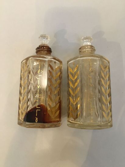null Ahmed Soliman - (1950s - Cairo)
Two colorless glass cylindrical flasks pressed...
