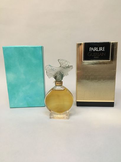 null Guerlain - "Parure" - (1975)
Colorless pressed glass bottle designed by Robert...