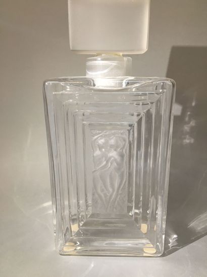 null Lalique France - "Duncan" - (years 1990)
Part of garnishing of toilet in crystal...