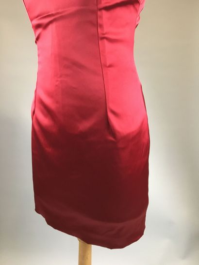 null DOLCE GABBANA
Red satin dress with heart-shaped neckline, sleeveless, zipper...