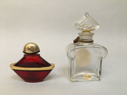 null Guerlain - (1990's)
Assortment of three bottles: two models in red glass designed...