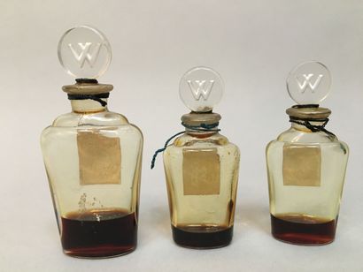 null Weil - (1950's)
Assortment of four bottles of colorless pressed glass Extract,...