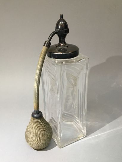 null Lalique France - "Duncan" - (years 1990)
Part of garnishing of toilet in crystal...