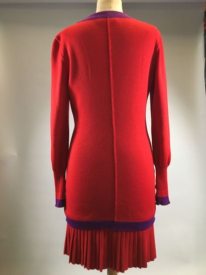 null CHANEL Boutique Fall Winter 1991: Red and purple woolen outfit, round neckline,...