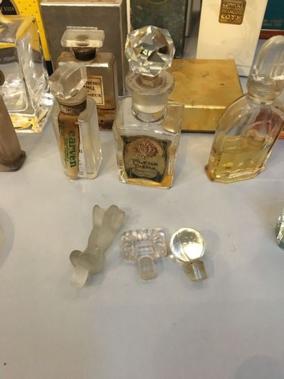 null Various Perfumers - (years 1920-1980)
Assortment of 23 bottles, some without...