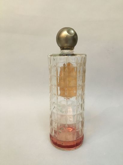 null Divers Parfumeurs - (années 1930)
Assortiment de quatre flacons en verre incolore...