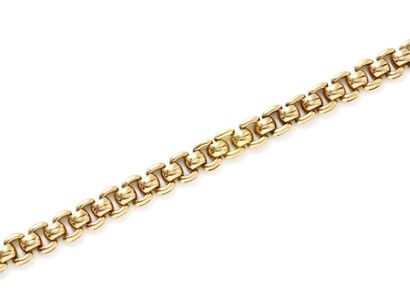 null Articulated bracelet in 750 thousandths gold, composed of slightly curved links....