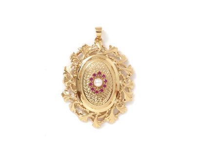null Pendant in 750 thousandths gold, centered on a cultured pearl surrounded by...